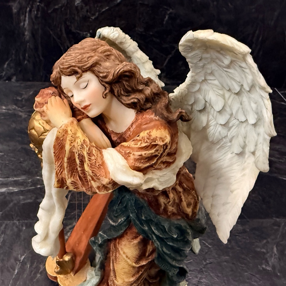 Angel Resting on Harp Figurine - Picture 3 of 16